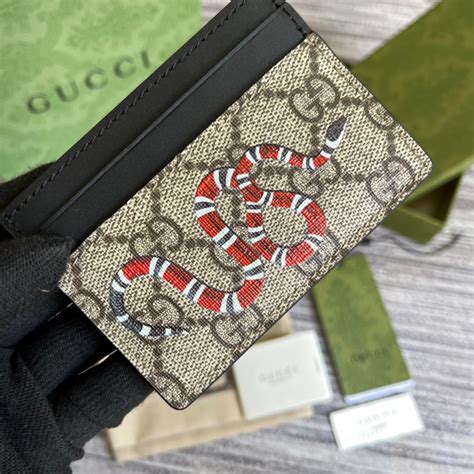 Gucci Kingsnake print GG Supreme card case.